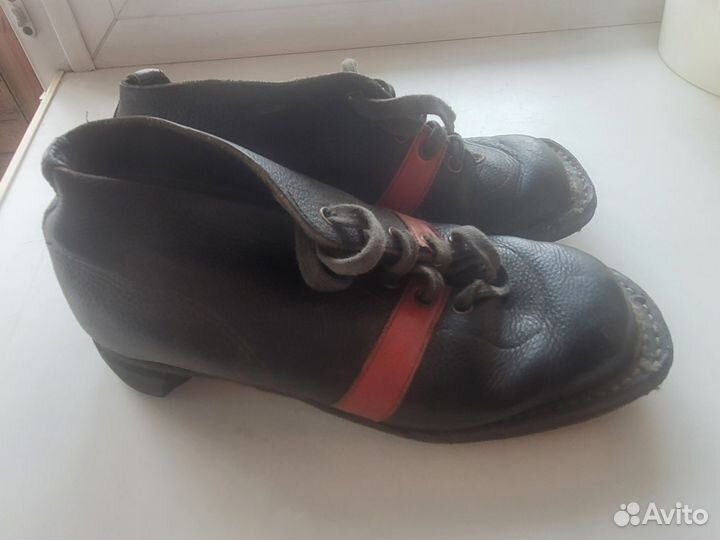 Лыжные ботинки