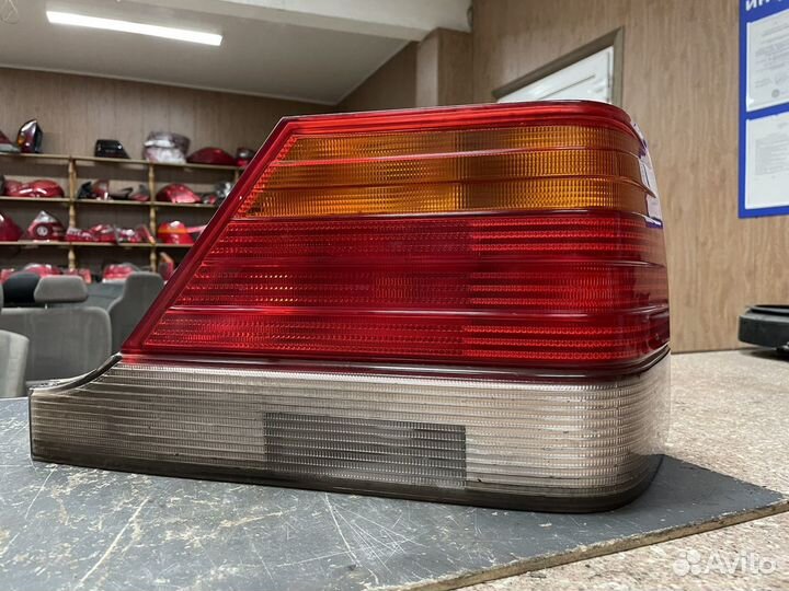 Фонарь задний правый Мерседес W140