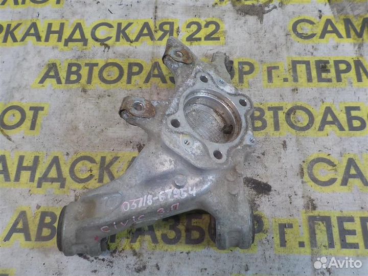 Кулак поворотный задний правый Honda Civic 4D VII