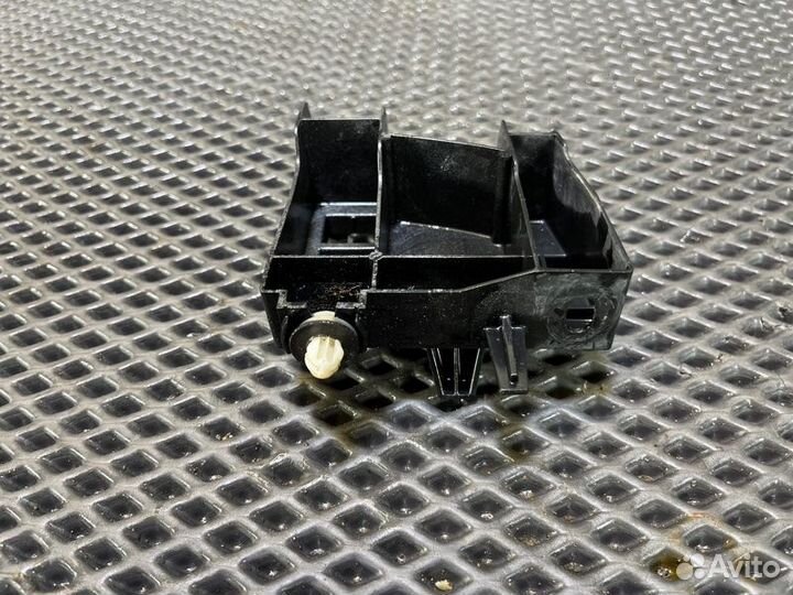 Крепление бампера прав. зад. Lexus Gx460