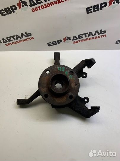 Кулак поворотный правый Volkswagen Vento седан 1.8