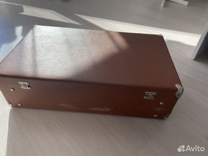 Винтажный чемодан