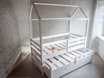 Кровать с выдвижным спальным местом в форме домика