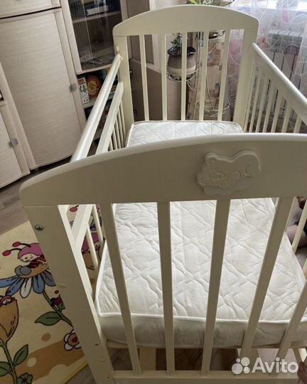 Детская кровать с горизонтальным маятником