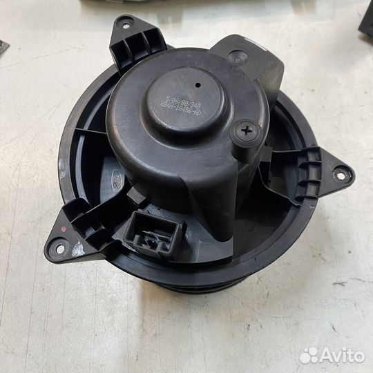 Моторчик отопителя Ford Focus 1