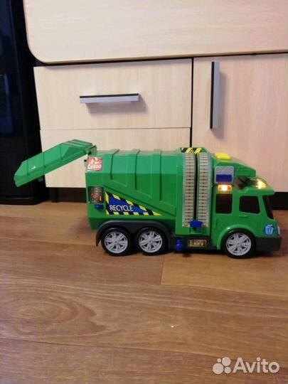 Машина мусоровоз
