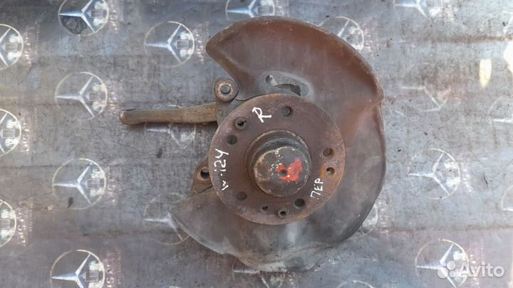 Мерседес E-Класс Кулак передней ступицы Прав