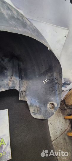 Задний правый подкрылок Volkswagen Golf 4