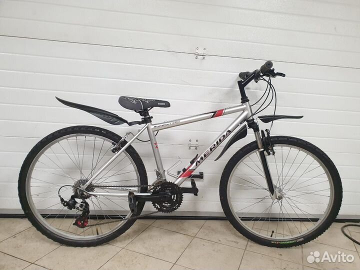 Фирменный спортивный велосипед merida