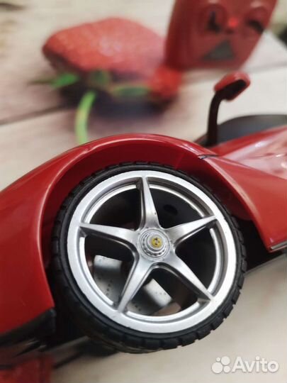 Машинка Ferrari на пульте управления