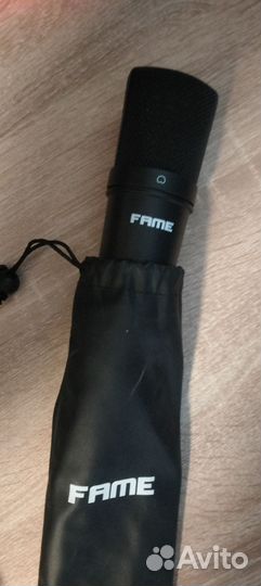 Студийный конденсаторный микрофон