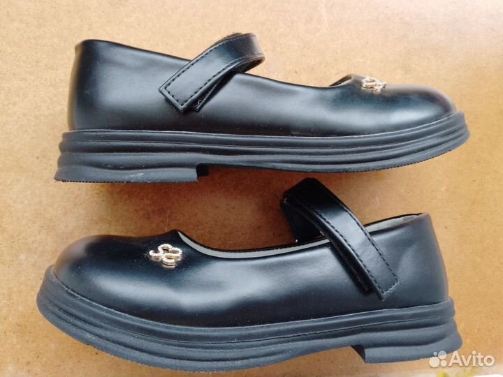 Продаю туфли для девочки