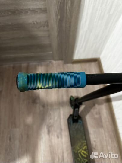 Трюковой самокат модель Duker 101