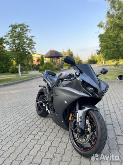 Yamaha r1