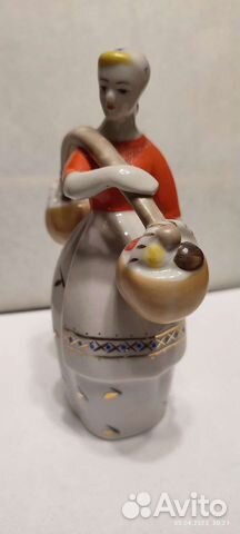 Статуэтка Девушка с коромыслом. зхк Полонное