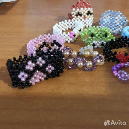 Украшения и игрушки из бисера