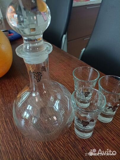 Графин с рюмками