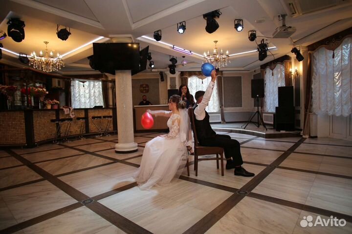 Ведущая, музыкант