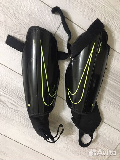 Футбольные щитки