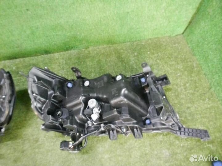 Фара передняя (комплект) Toyota Land Cruiser