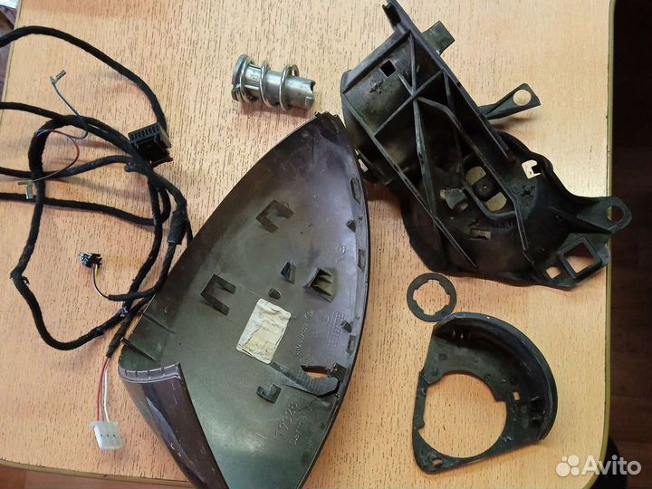 Зеркало правое на запчасти Skoda Yeti с 2009
