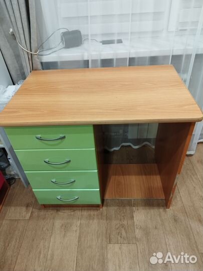 Письменный стол