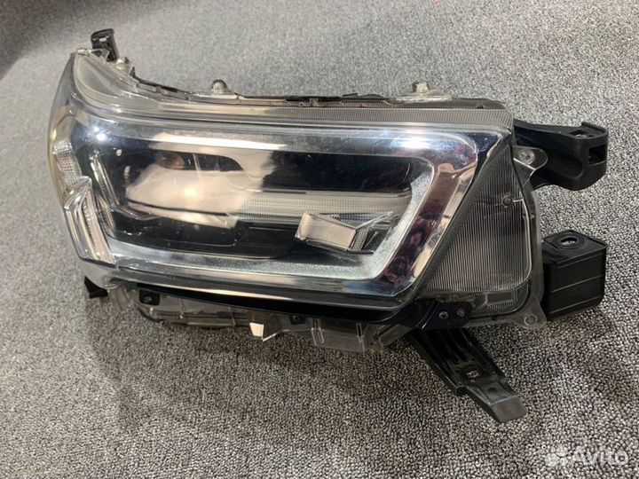 Фары передние (пара) передние Toyota Hilux Revo