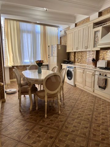 2-к. квартира, 80 м², 4/10 эт.