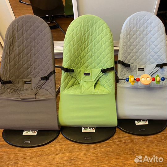 Новый шезлонг для новорожденных с игрушкой