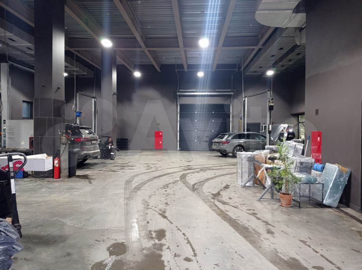 Здание, торговое автосервис автосалон 2930 м²