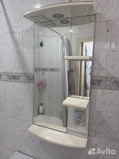 Зеркало в ванную с полочками