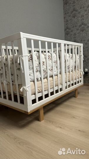 Детская кроватка с продольным маятником