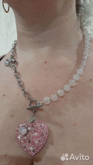Колье с натуральными камнями и кулоном