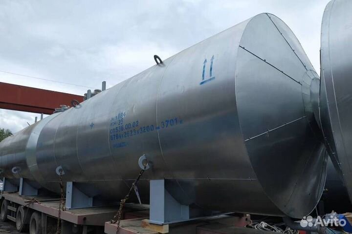 Металлические емкости разного объёма