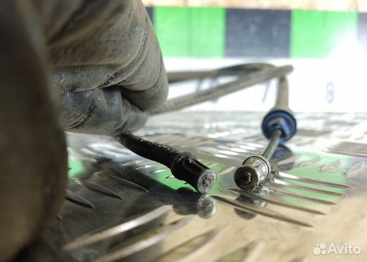 Трос стояночного тормоза Renault Logan 2005 2014