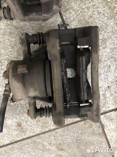 Передний суппорт Nissan Note E11