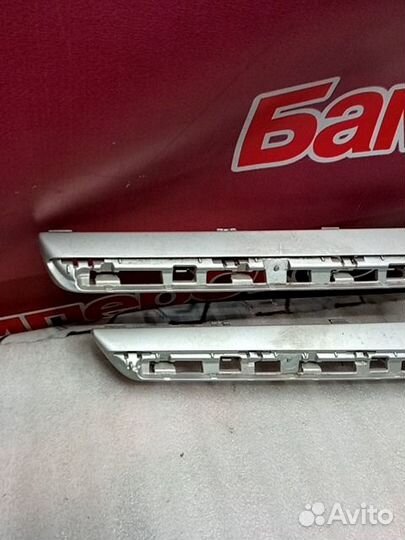 Накладка решетки радиатора Mercedes-Benz E-Class
