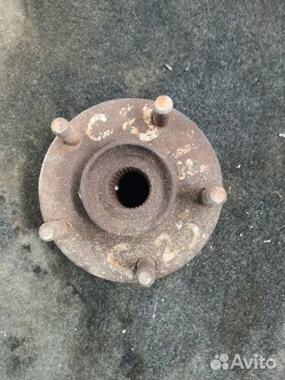 Ступица передняя левая Nissan Serena C25