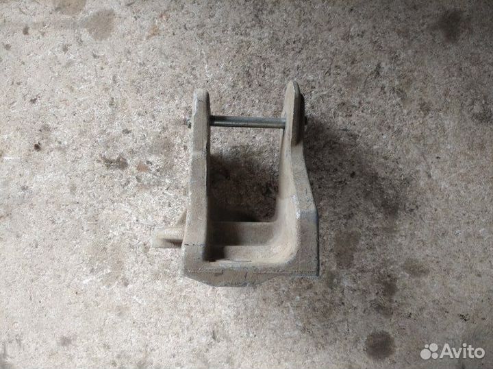 Кронштейн опоры двигателя Mitsubishi Lancer CY