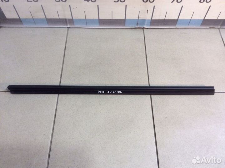 Накладка стекла задняя левая Volkswagen Polo 5