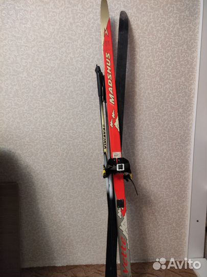 Лыжи и ботинки