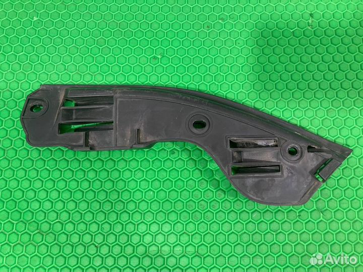 Кронштейн бампера задний левый Volkswagen Touareg