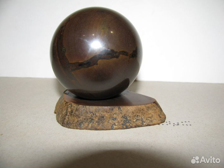 Окаменелое дерево (шар на подставке)