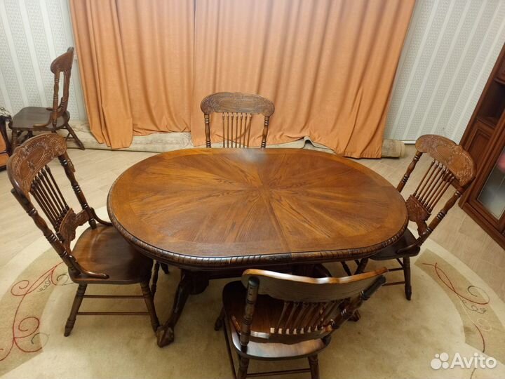 Стол из массива гевеи (Малайзия)