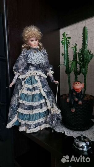 Кукла фарфоровая коллекционная