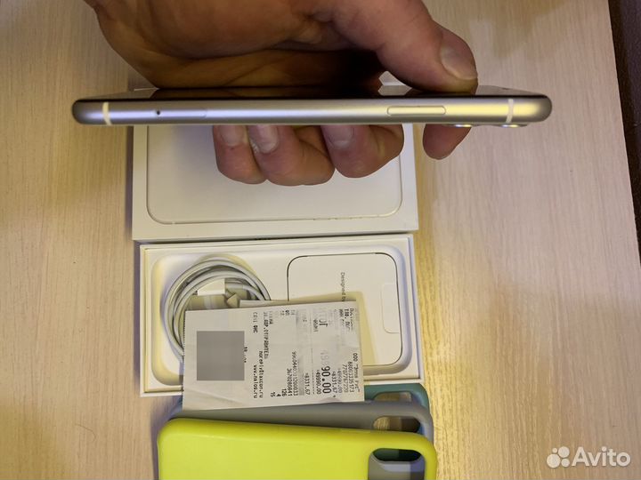iPhone 11, 64 ГБ