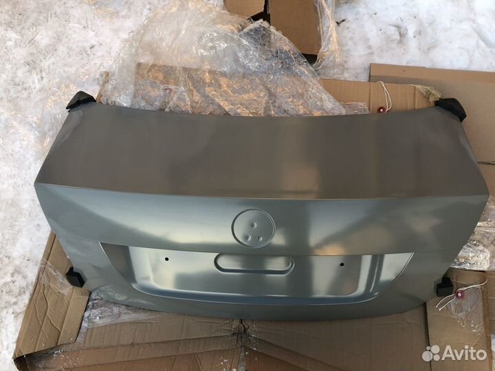 VW Polo Sedan крышка багажника 4D