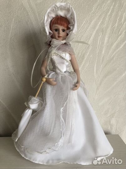 Кукла фарфоровая с зонтиком