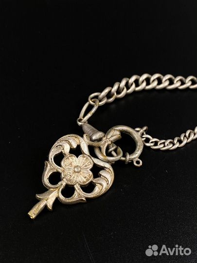 Старинный ключ для часов с шатленом