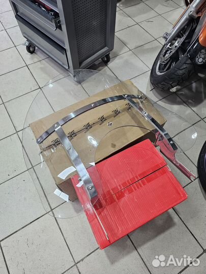 Лобовое стекло KlockWerks на Harley Davidson